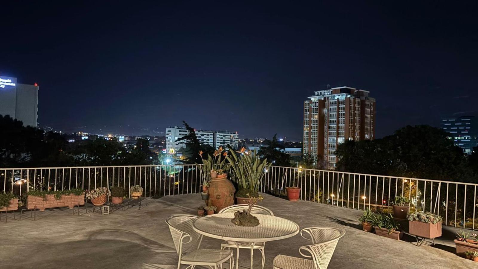 Apartamentos Reforma Guatemala City Exterior photo